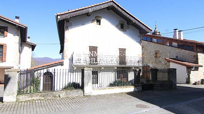 CASA SEORIAL EN URDIAIN