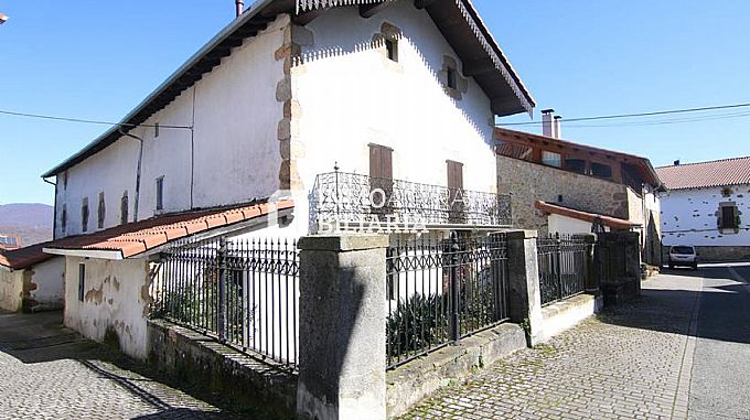 CASA SEORIAL EN URDIAIN