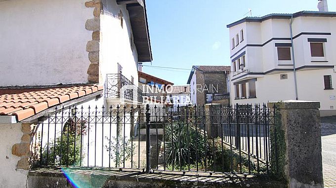 CASA SEORIAL EN URDIAIN