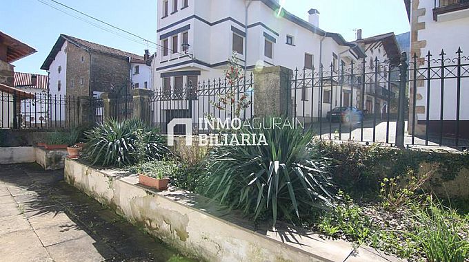 CASA SEORIAL EN URDIAIN