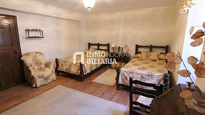 CASA SEORIAL EN URDIAIN