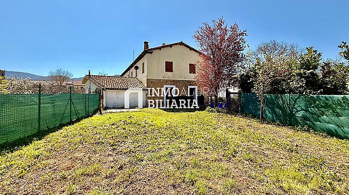 casa unifamiliar en el pueblo de Erentxun