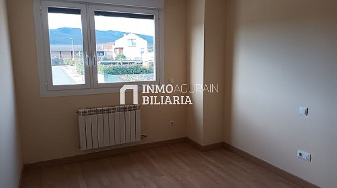 CHALET ADOSADO EN ENTRENA LA RIOJA