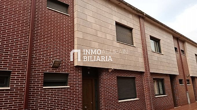 CHALET ADOSADO EN ENTRENA LA RIOJA