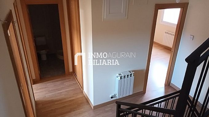 CHALET ADOSADO EN ENTRENA LA RIOJA