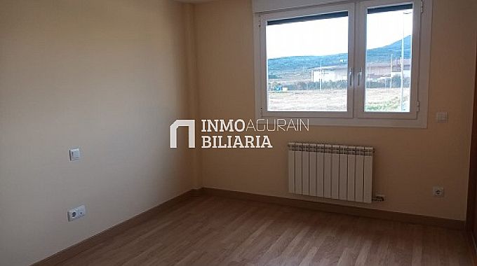 CHALET ADOSADO EN ENTRENA LA RIOJA