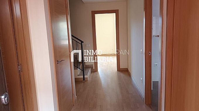 CHALET ADOSADO EN ENTRENA LA RIOJA