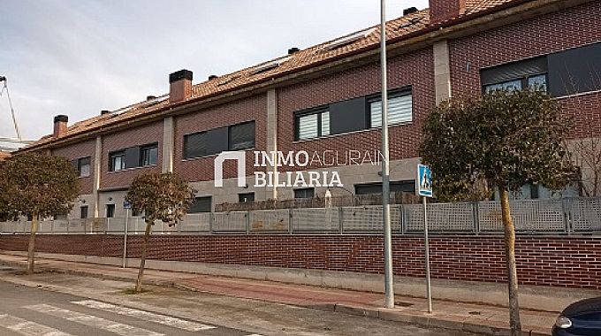 CHALET ADOSADO EN ENTRENA LA RIOJA