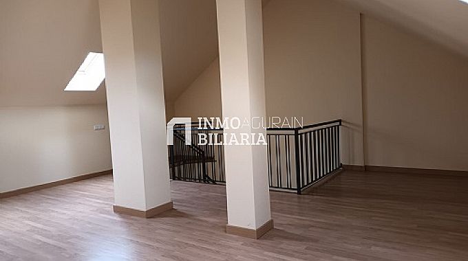CHALET ADOSADO EN ENTRENA LA RIOJA