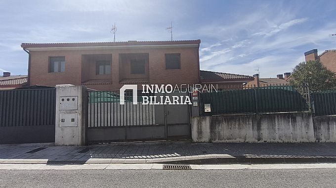 CHALET ADOSADO EN ORKOIEN