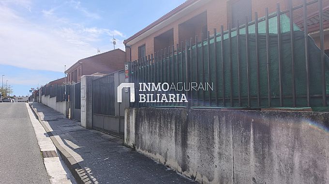 CHALET ADOSADO EN ORKOIEN