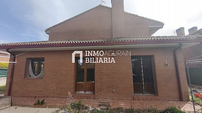 CHALET ADOSADO EN ORKOIEN