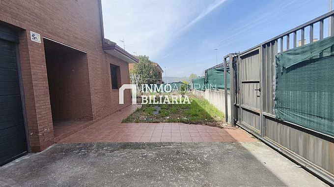 CHALET ADOSADO EN ORKOIEN