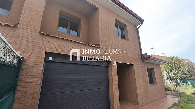 CHALET ADOSADO EN ORKOIEN