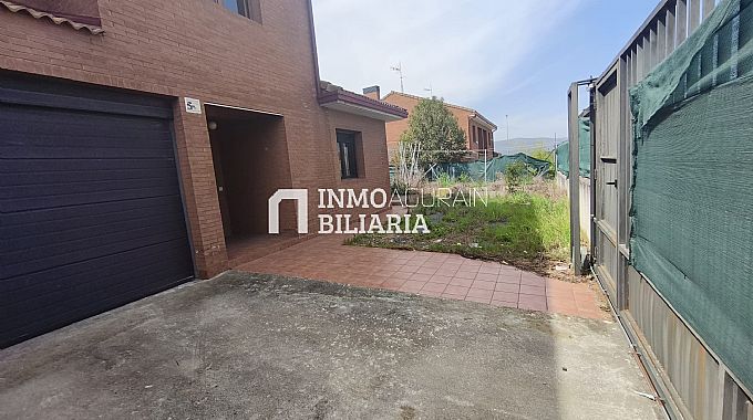 CHALET ADOSADO EN ORKOIEN