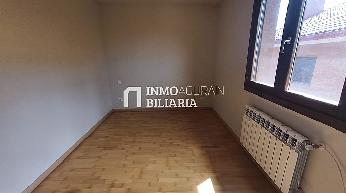 CHALET ADOSADO EN ORKOIEN