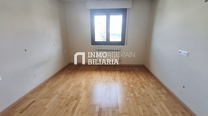 CHALET ADOSADO EN ORKOIEN