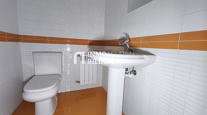 CHALET ADOSADO EN ORKOIEN