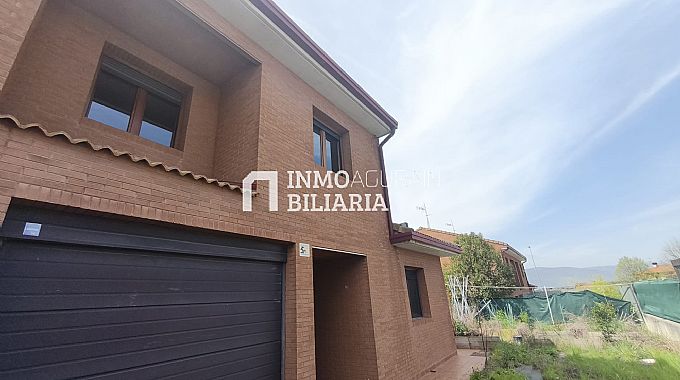 CHALET ADOSADO EN ORKOIEN