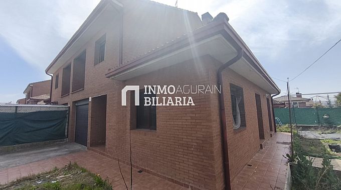 CHALET ADOSADO EN ORKOIEN