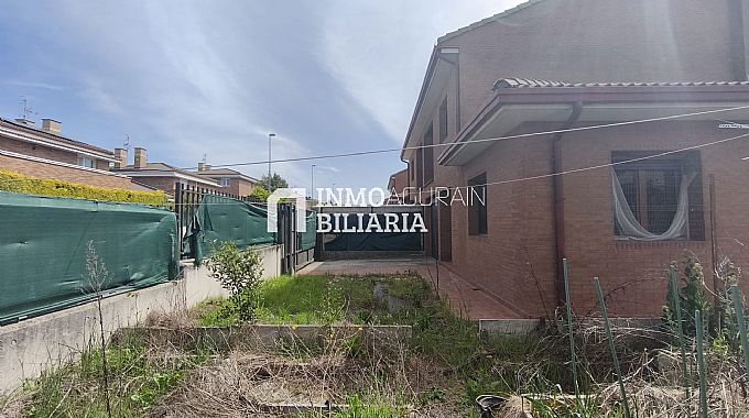 CHALET ADOSADO EN ORKOIEN