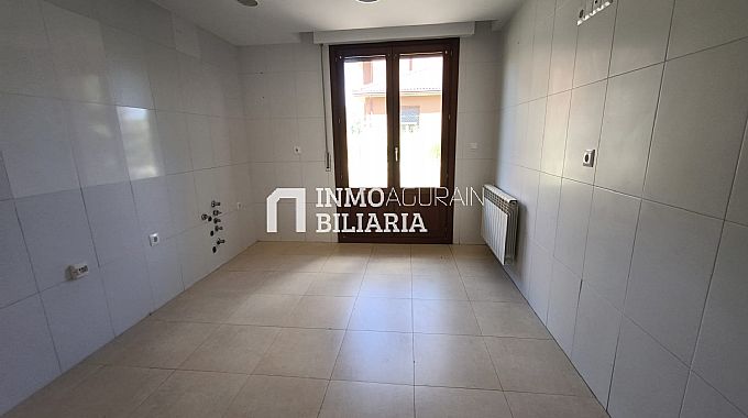 CHALET ADOSADO EN ORKOIEN