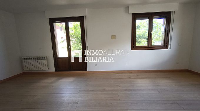 CHALET ADOSADO EN ORKOIEN