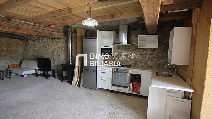 EDIFICIO RURAL EN OTEO
