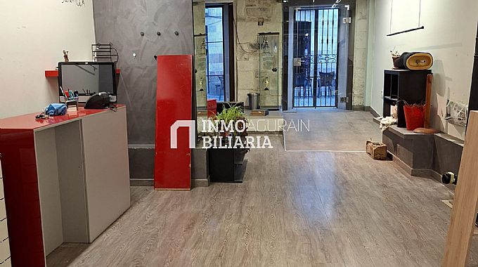 INMOBILIARIA AGURAIN ALQUILA LOCAL COMERCIAL EN AGURAIN