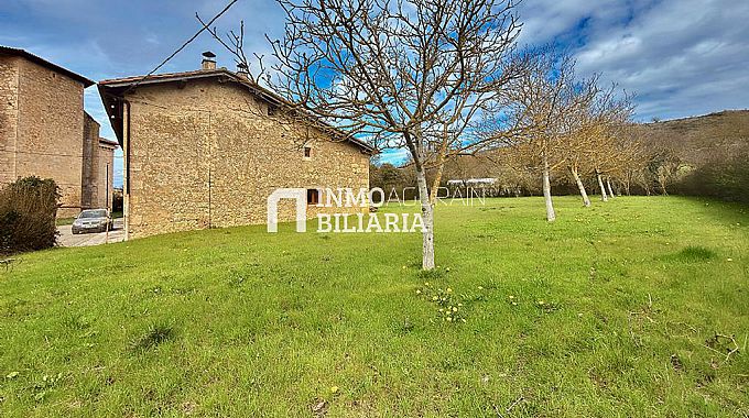 INMOBILIARIA AGURAIN VENDE PARCELA URBANA EN MUNAIN 