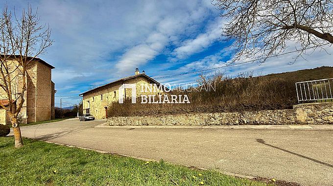 INMOBILIARIA AGURAIN VENDE PARCELA URBANA EN MUNAIN 