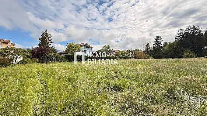 INMOBILIARIA AGURAIN VENDE PARCELA URBANA BIFAMILIAR EN OZAETA