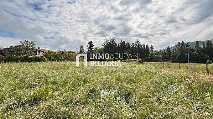 INMOBILIARIA AGURAIN VENDE PARCELA URBANA BIFAMILIAR EN OZAETA