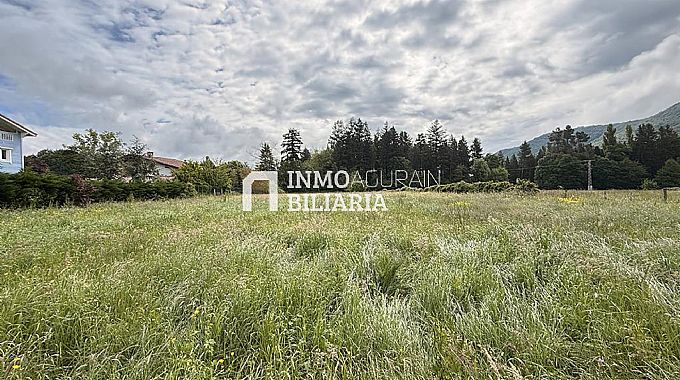 INMOBILIARIA AGURAIN VENDE PARCELA URBANA BIFAMILIAR EN OZAETA