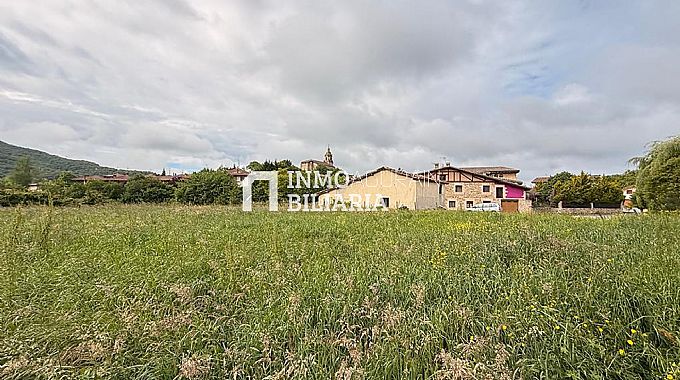 INMOBILIARIA AGURAIN VENDE PARCELA URBANA BIFAMILIAR EN OZAETA