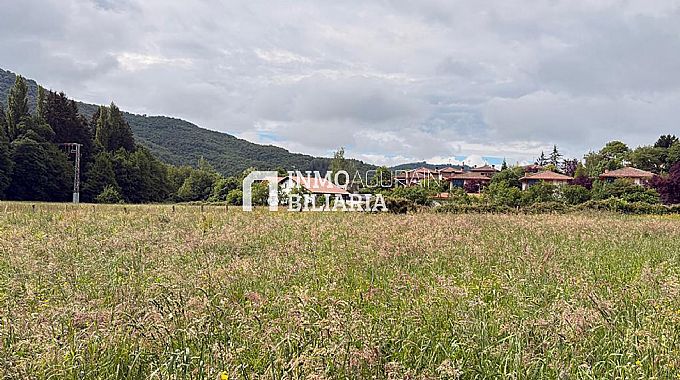 INMOBILIARIA AGURAIN VENDE PARCELA URBANA BIFAMILIAR EN OZAETA