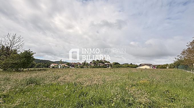 INMOBILIARIA AGURAIN VENDE PARCELA URBANA BIFAMILIAR EN OZAETA