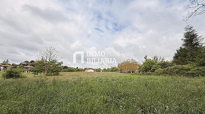 INMOBILIARIA AGURAIN VENDE PARCELA URBANA BIFAMILIAR EN OZAETA