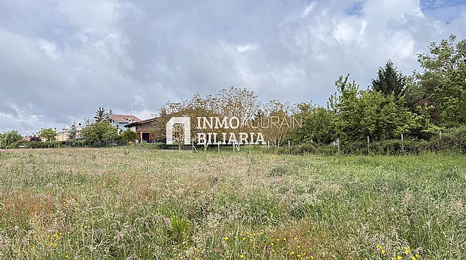 INMOBILIARIA AGURAIN VENDE PARCELA URBANA BIFAMILIAR EN OZAETA