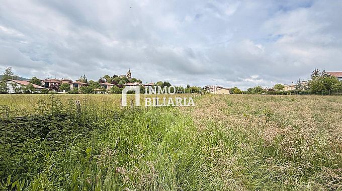 INMOBILIARIA AGURAIN VENDE PARCELA URBANA BIFAMILIAR EN OZAETA