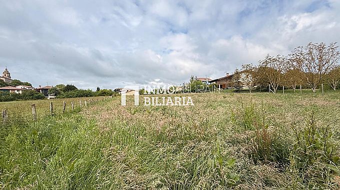 INMOBILIARIA AGURAIN VENDE PARCELA URBANA BIFAMILIAR EN OZAETA