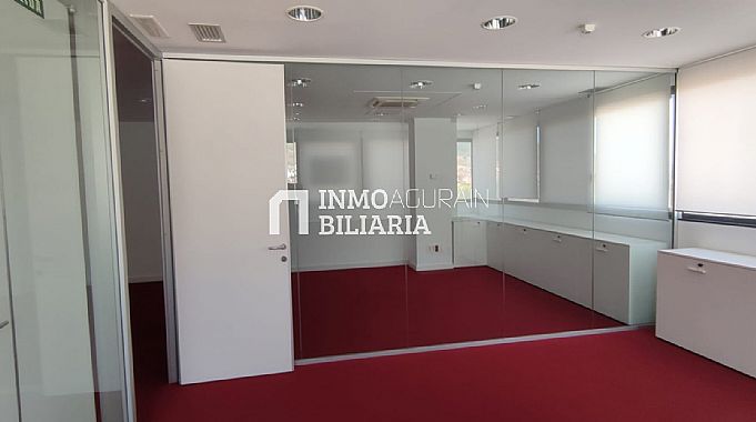 LOCAL + 2 PLAZAS DE PARKING EN EDIFICIO DE OFICINAS