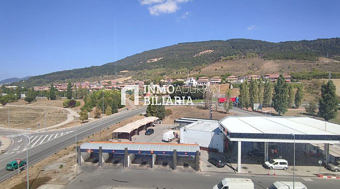 LOCAL + 2 PLAZAS DE PARKING EN EDIFICIO DE OFICINAS