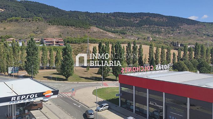 LOCAL + 2 PLAZAS DE PARKING EN EDIFICIO OFICINAS