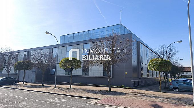 LOCAL COMERCIAL + 30 PLAZAS DE PARKING EN ZIZUR MAYOR