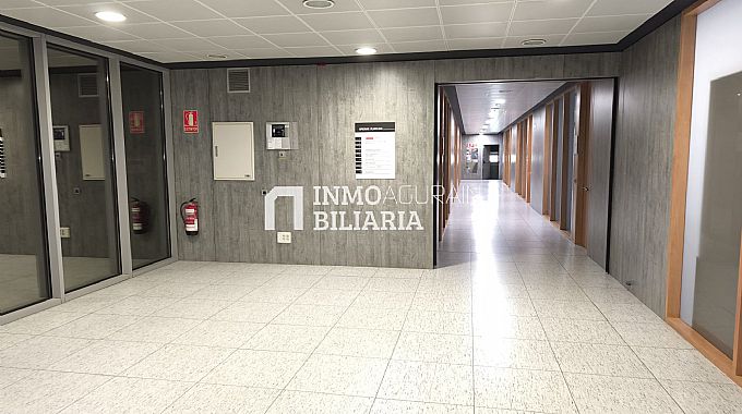 LOCAL COMERCIAL + 30 PLAZAS DE PARKING EN ZIZUR MAYOR