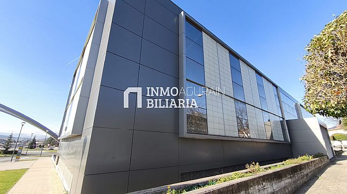 LOCAL COMERCIAL + 30 PLAZAS DE PARKING EN ZIZUR MAYOR