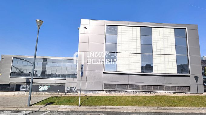 LOCAL COMERCIAL + 30 PLAZAS DE PARKING EN ZIZUR MAYOR