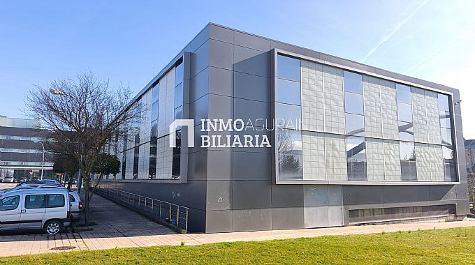 LOCAL COMERCIAL + 30 PLAZAS DE PARKING EN ZIZUR MAYOR
