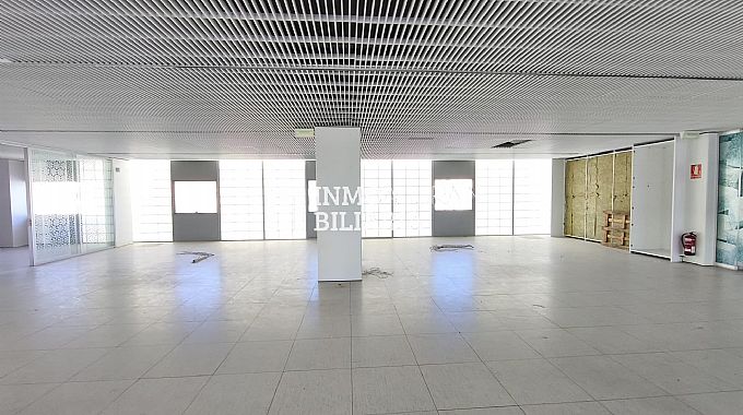 LOCAL COMERCIAL + 30 PLAZAS DE PARKING EN ZIZUR MAYOR